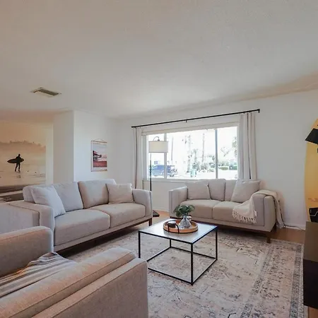 Surfers Corner - Stunning 4Br Waterfront Retreat Villa